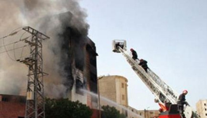 نشوب حريق هائل داخل مجمع مدارس المطرية بالدقهلية