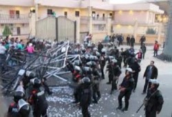 الجارديان: المسجد والملعب يهددان نظام السيسي