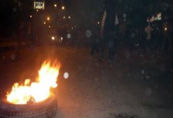 شمال سيناء: المقاومة الشعبية‬ ‫‏بسيناء‬ تقطع الطريق الدولي بمركز بئر العبد