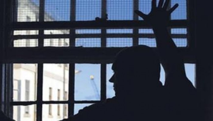 معاناة أسرة مع الانقلاب: الأب مؤبد وولديه معتقلين