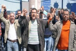 عمال يونيفرسال مضربون لليوم الثامن وسط تخوفات من تدخل الشرطة