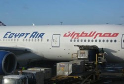 مسافرون يتهمون مصر للطيران بسرقة حقائبهم: الشركة بتقلبنا