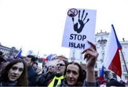 تصاعد أعمال معادية لمسلمي فرنسا وبريطانيا بمعدلات كبيرة