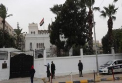 ردًّا على هجمات الانقلاب.. إشعال النار في السفارة المصرية بطرابلس