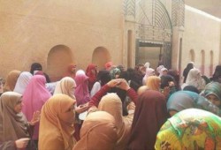 وقفة لطالبات جامعة الأزهر بتفهنا الأشراف بـ ‫‏الدقهلية‬ تضامناً مع زميلاتهن المفصولات