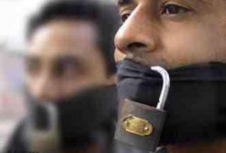 أكثر من 100 معتقل.. والتهمة "صحفي مصري"