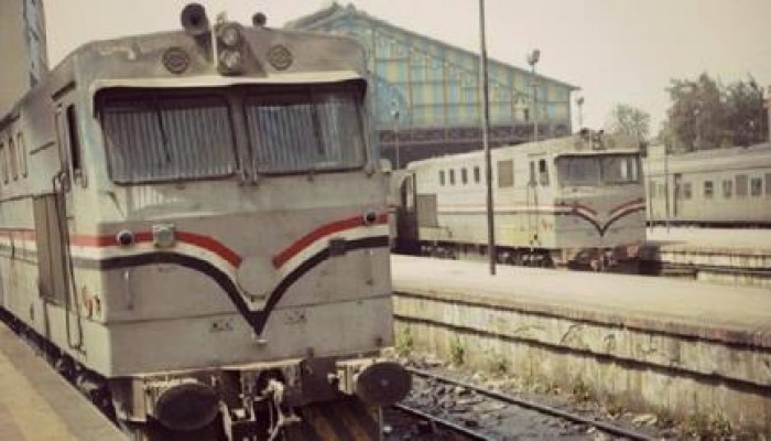 نحس الانقلاب: مصرع طالبة جامعية وجنينها تحت عجلات القطار بكفر صقر