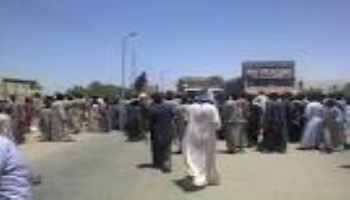 قطع طريق أسوان الزراعي احتجاجًا على تصاعد سرقة السيارات