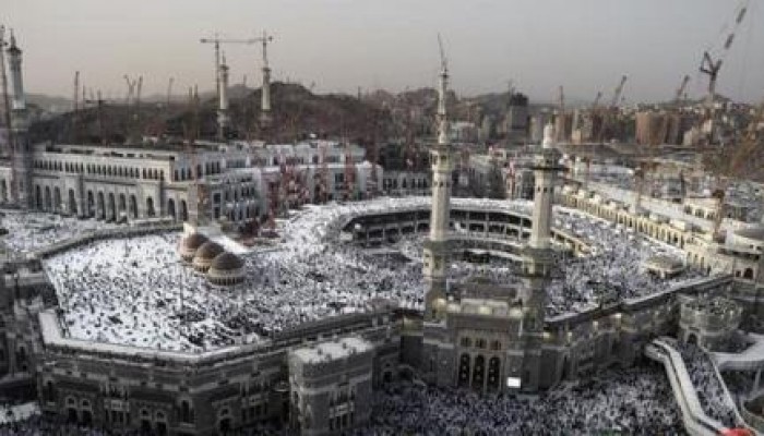 مكة.. إجلاء مئات المعتمرين بسبب حريق