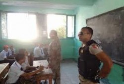 مليشيات الانقلاب تروع الطلاب بالفيوم بحثًا عن "مدرس"