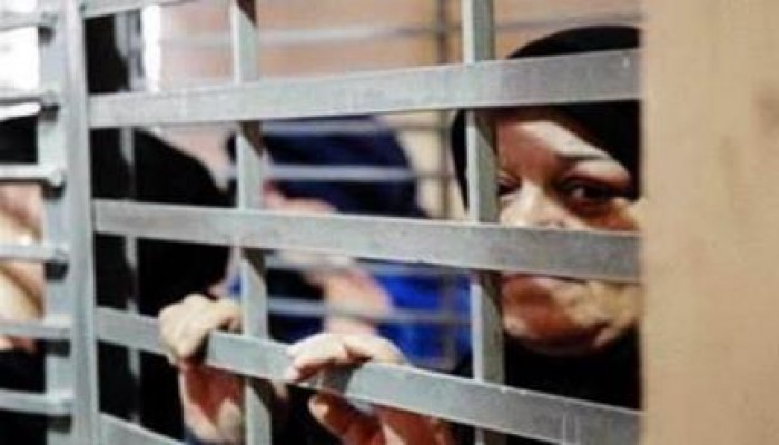 بعد اعتقال 3 نساء بالإمارات.. مغردون: كنا نعيب على السيسي ذلك!