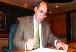 "العربي" يتقدم بمذكرة لـ "رشوان" للتحقيق في تحريض الصحفي "عاصم حنفي" على قتل الإخوان