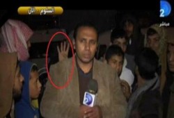 أطفال السلوم تباغت مراسل «الـ 10 مساءً» وترفع شارة "«رابعة» على الهواء