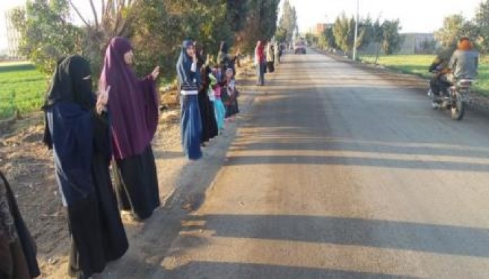 الشرقية: سلاسل بشرية بقرية السعديين في ختام أسبوع يسقط حكم القتلة