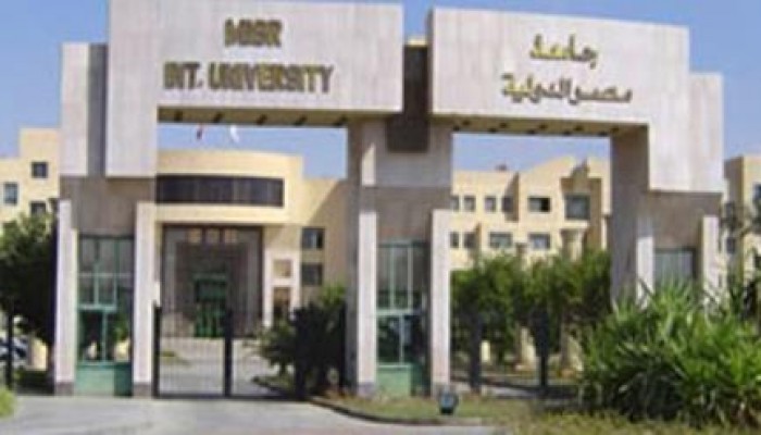 طلاب جامعة مصر الدولية يطالبون بعودة زملائهم المفصولين