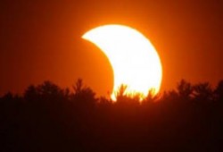 كسوف‬ للشمس "صباحا" وقمر سوبر "مساء" يوم 20 مارس