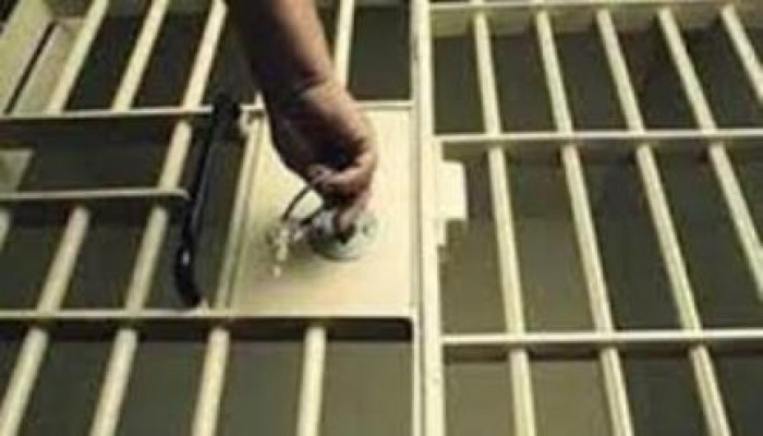 إخلاء سبيل "أمين شرطة" متهم بقتل زوجة "سائق ميكروباص" ببولاق الدكرور