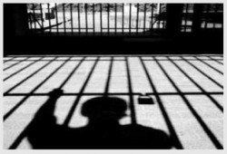 هتافات لمعتقلي معسكر الأمن ببنها اعتراضًا على الانتهاكات