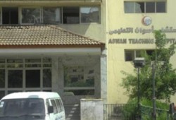 وقفة للعاملين بمستشفى أسوان الجامعي للمطالبة بمستحقاتهم