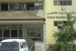 وقفة للعاملين بمستشفى أسوان الجامعي للمطالبة بمستحقاتهم
