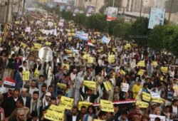 احتشاد يمني تنديدًا بانقلاب الحوثي ودعمًا للشرعية