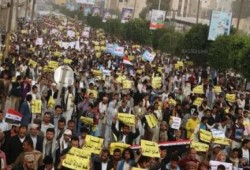 احتشاد يمني تنديدًا بانقلاب الحوثي ودعمًا للشرعية