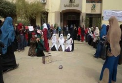 عرض انتهاكات العسكر بمشهد صامت بكلية الخدمة الاجتماعية