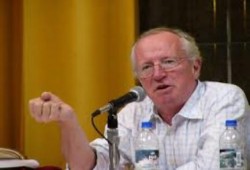 روبرت فيسك: فحص تسريبات سجن الرئيس مرسي يدين السيسي وعصابته