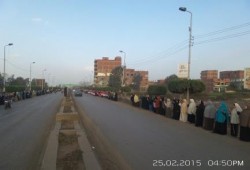 سلسلة بشرية لثوار منيا القمح فى أسبوع "الإرهاب صناعة الانقلاب"