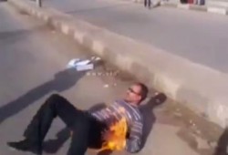 بالفيديو.. مدرس بالغربية يشعل النار فى نفسه لمروره بضائقة مالية