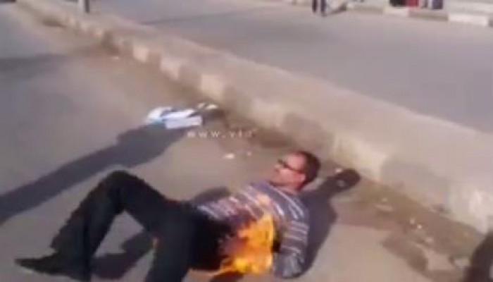 بالفيديو.. مدرس بالغربية يشعل النار فى نفسه لمروره بضائقة مالية