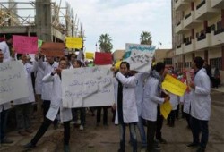 البحيرة : إضراب طلبة طب أسنان دمنهور للمطالبه بتجهيز الكليه .. وادارة الجامعه تتجاهل