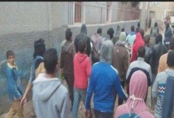 مسيرة احتجاجية بالميمون تندد بحصار القرية لليوم الثامن