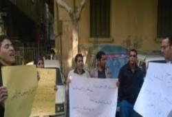 وقفة احتجاجية لأوائل الخريجين أمام مجلس الوزراء للمطالبة بتعينهم