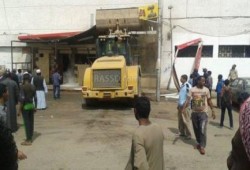 هدم مطعم مرخص في أسوان واعتقال 3 بداخله