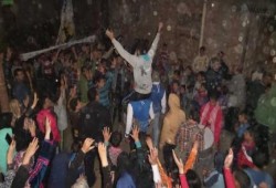 الشرقية: وقفة ليلية بقرية العباسة احتفالاً بخروج أحد المعتقلين