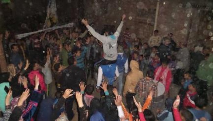 الشرقية: وقفة ليلية بقرية العباسة احتفالاً بخروج أحد المعتقلين