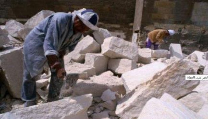 المصريون في ليبيا يختارون الخبز على الحياة