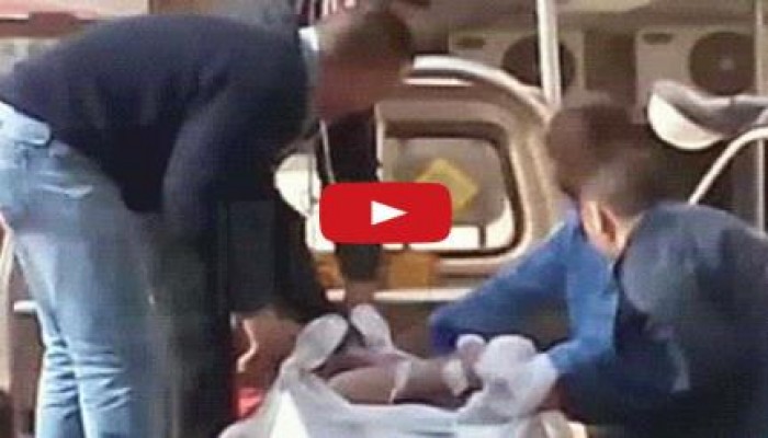 بالفيديو.. نقل مرضى المستشفيات الحكومية بسيارة نقل