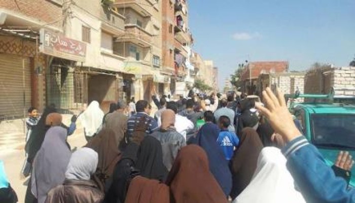 مسيرات لثوار الإسكندرية بالعجمي والرمل تطالب برحيل العسكر