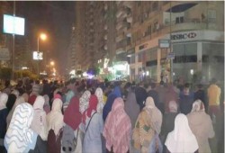 ثوار مدينة نصر يؤدون صلاة الغائب على الشهيد محمود رمضان