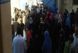 بالصور .. إصابات بطوابير الغاز بالقليوبية.. ومواطن: "بنموت علشان أنبوبة"
