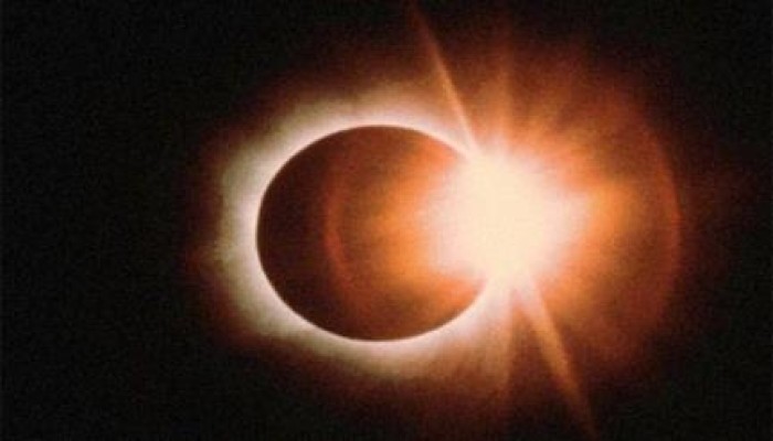 فلكي يحذر من النظر للشمس أثناء الكسوف 20 مارس