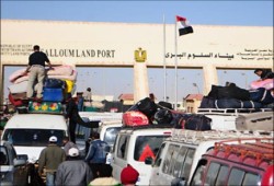 "المونيتور": فقراء مصر ومسيحيوها في ليبيا يدفعون ثمن الصراع السياسي