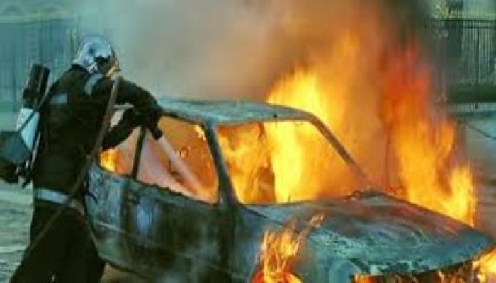 تفحم 13 سيارة في حريق معرض سيارات بكرداسة