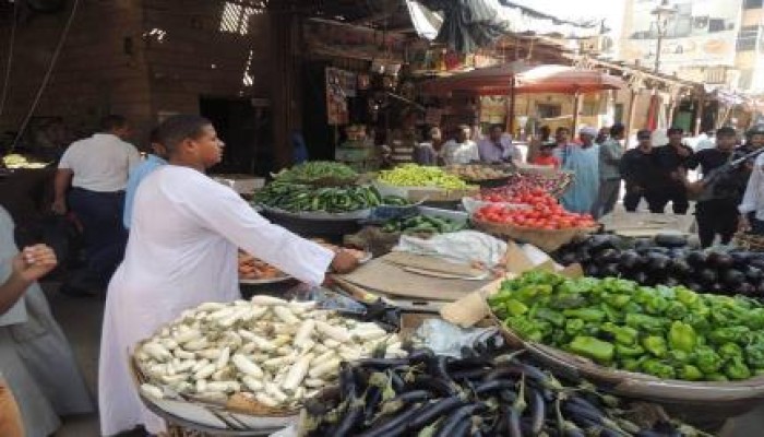 بالصور.. تجار أسوان: الانقلاب وراء الارتفاع الجنوني للأسعار