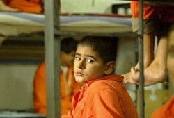 «إبراهيم» طفل مصاب بشلل نصفي يقضي عامين.. بتهمة الاعتداء على أمن جامعة المنصورة
