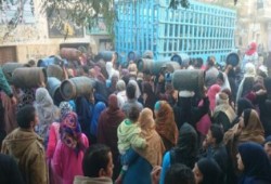 أسيوط.. أنبوبة البوتاجاز بـ 100 جنيه .. والمواطنوان يا فشله ارحمونا