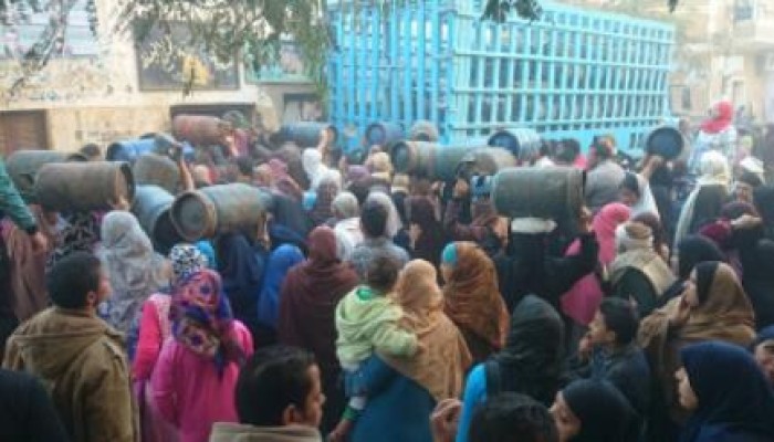 أسيوط.. أنبوبة البوتاجاز بـ 100 جنيه .. والمواطنوان يا فشله ارحمونا