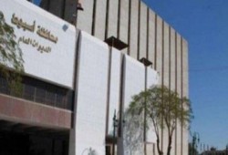 عامل يلقي بنفسه من الطابق الثاني بعد رفض محافظ أسيوط مقابلته